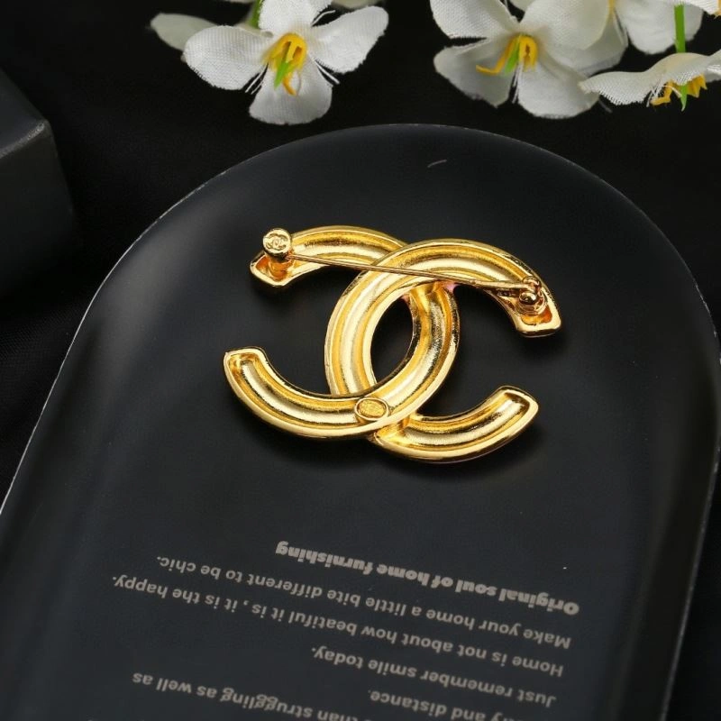 Neat Chanel Brooches 229240