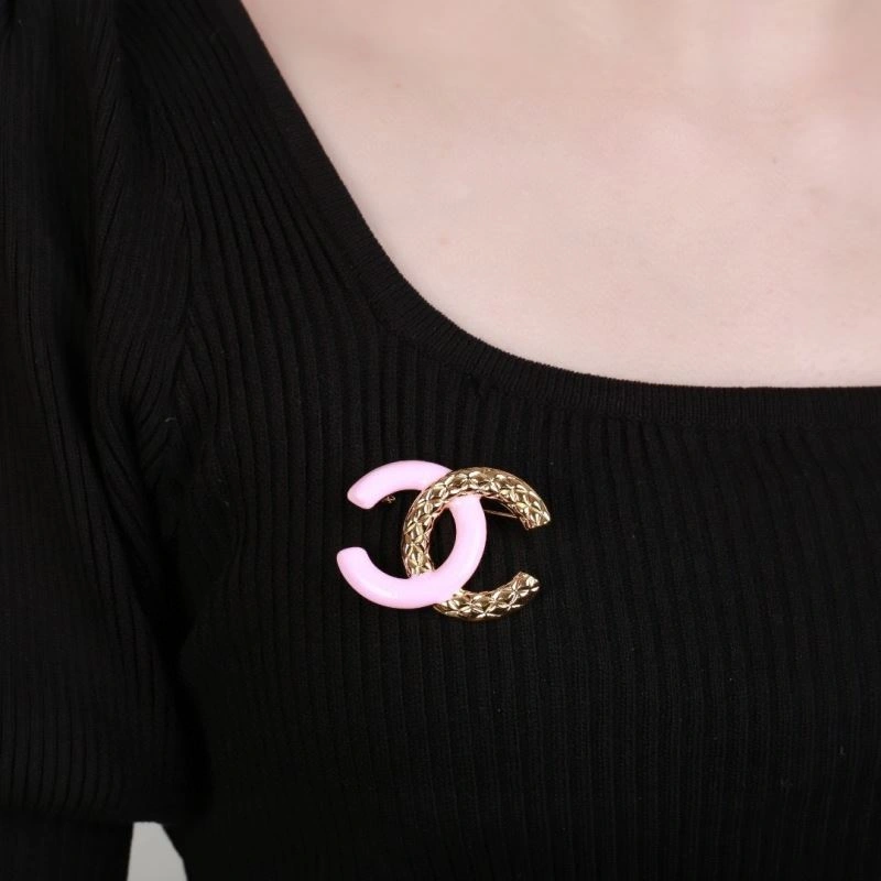 Neat Chanel Brooches 229240