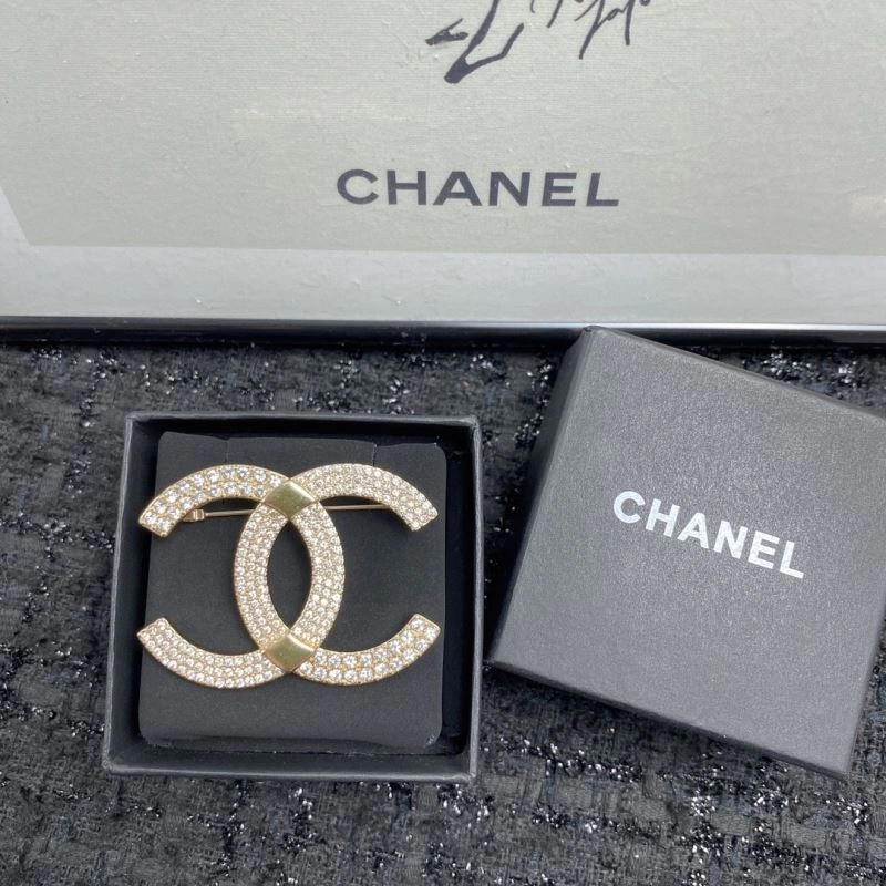 Affordable Chanel Brooches 229206