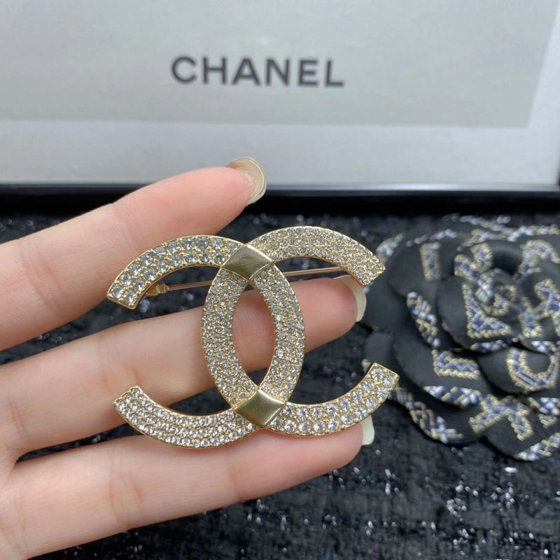 Affordable Chanel Brooches 229206