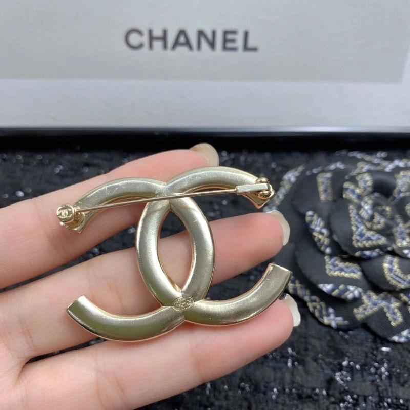 Affordable Chanel Brooches 229206