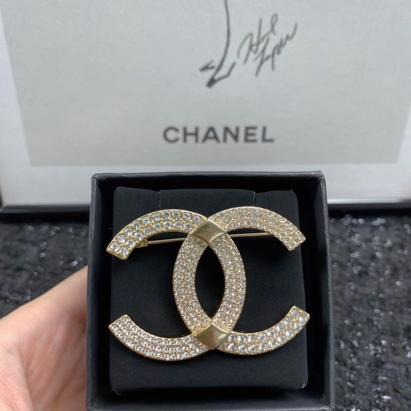 Affordable Chanel Brooches 229206