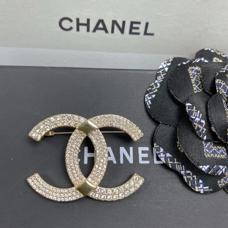 Affordable Chanel Brooches 229206