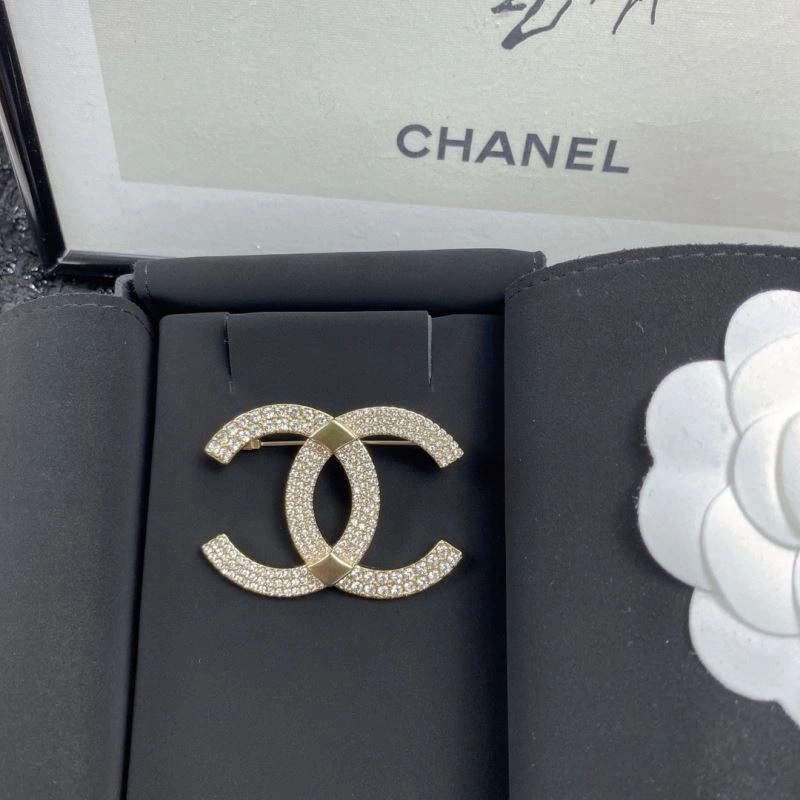 Affordable Chanel Brooches 229206