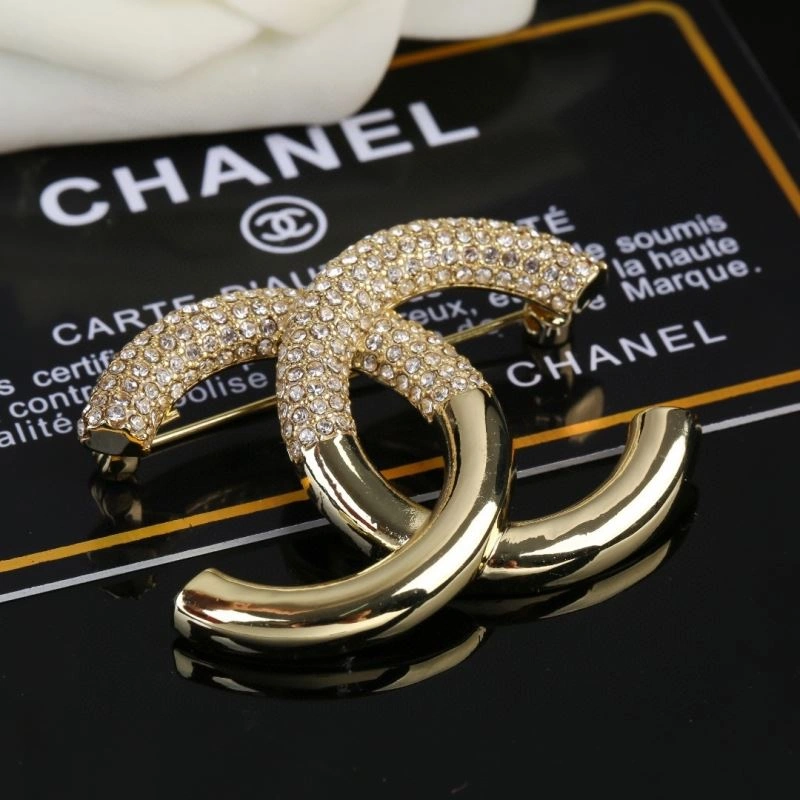 RelaxedFit Chanel Brooches 229204