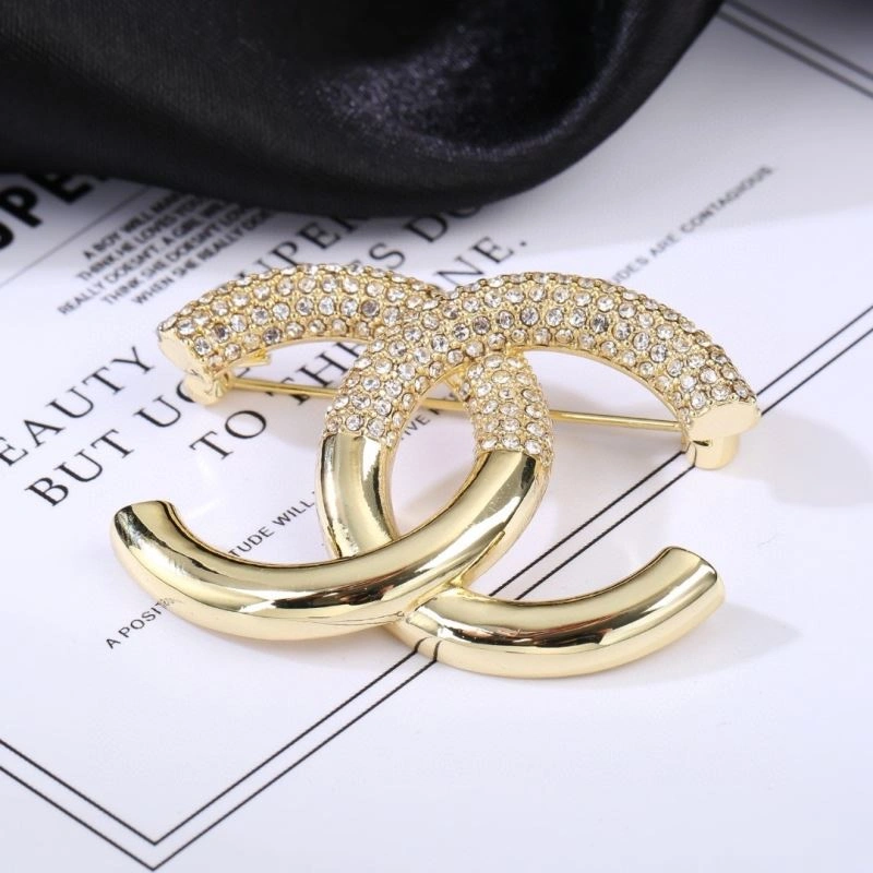 RelaxedFit Chanel Brooches 229204