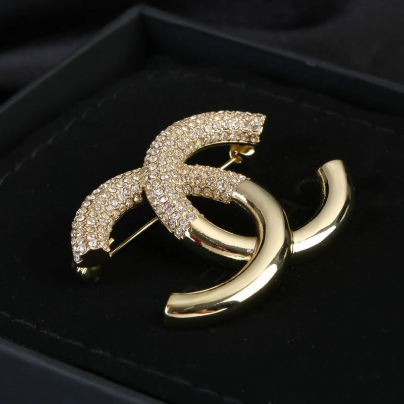 RelaxedFit Chanel Brooches 229204