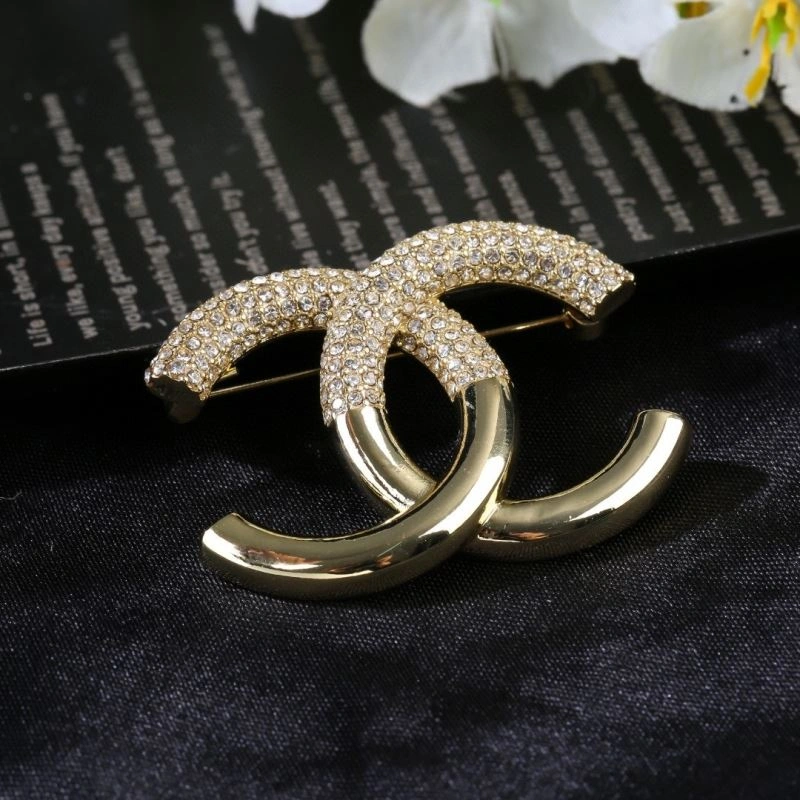 RelaxedFit Chanel Brooches 229204
