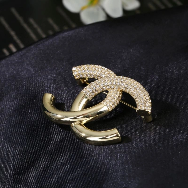 RelaxedFit Chanel Brooches 229204