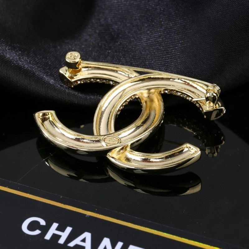RelaxedFit Chanel Brooches 229204