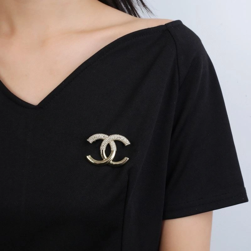 RelaxedFit Chanel Brooches 229204