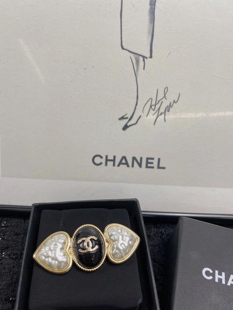 Chanel Brooches Resilient 229222