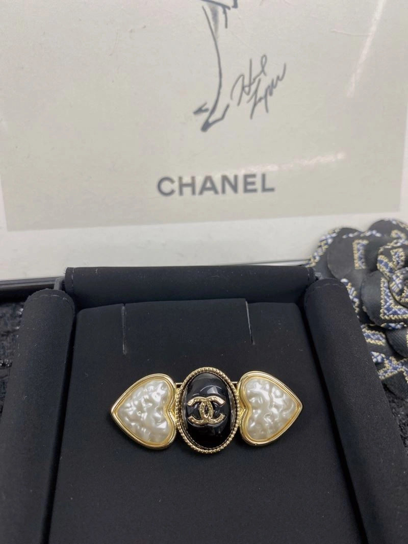 Chanel Brooches Resilient 229222