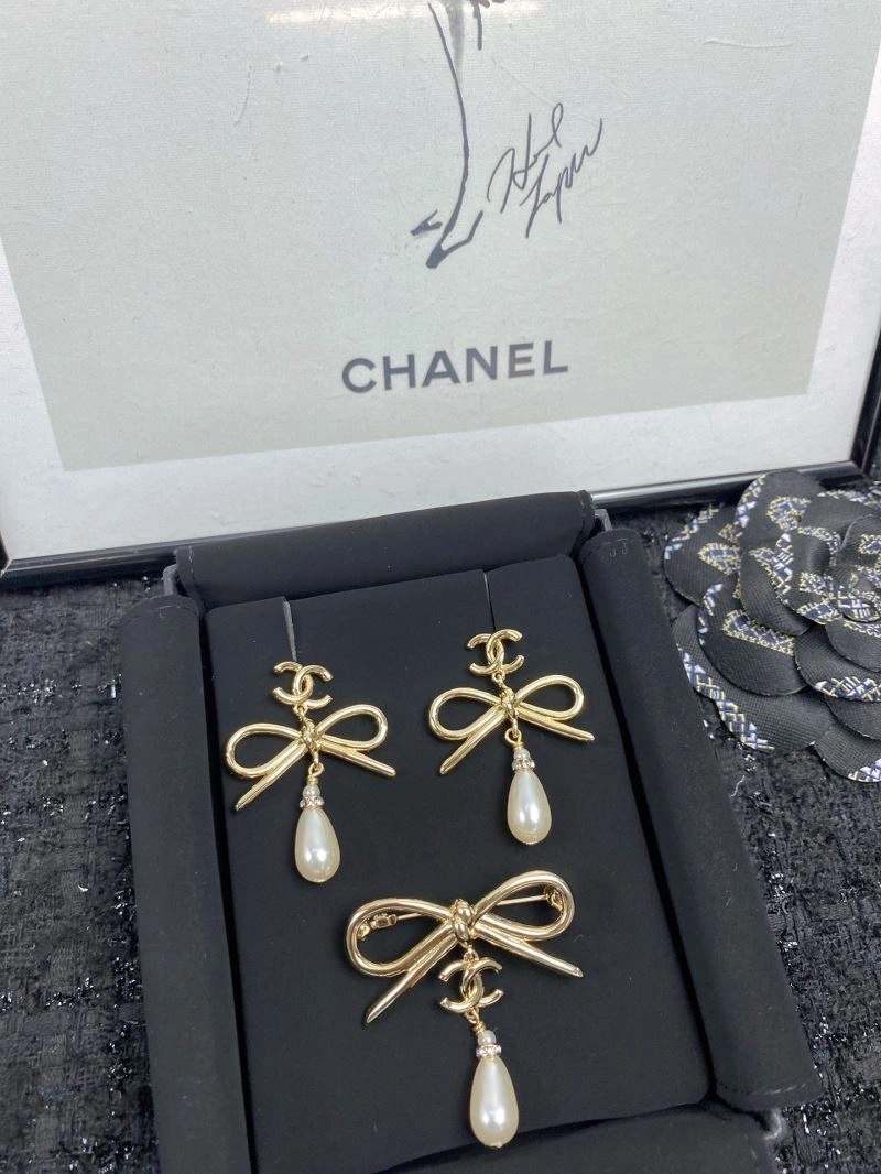 Chanel Brooches Bold 229196