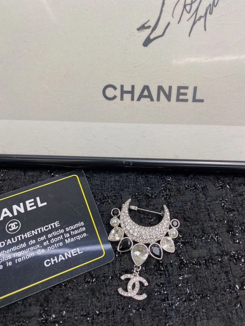 Trendsetting Chanel Brooches 229187