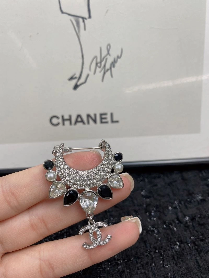 Trendsetting Chanel Brooches 229187