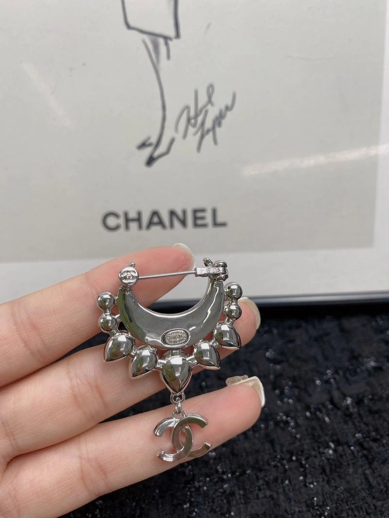 Trendsetting Chanel Brooches 229187
