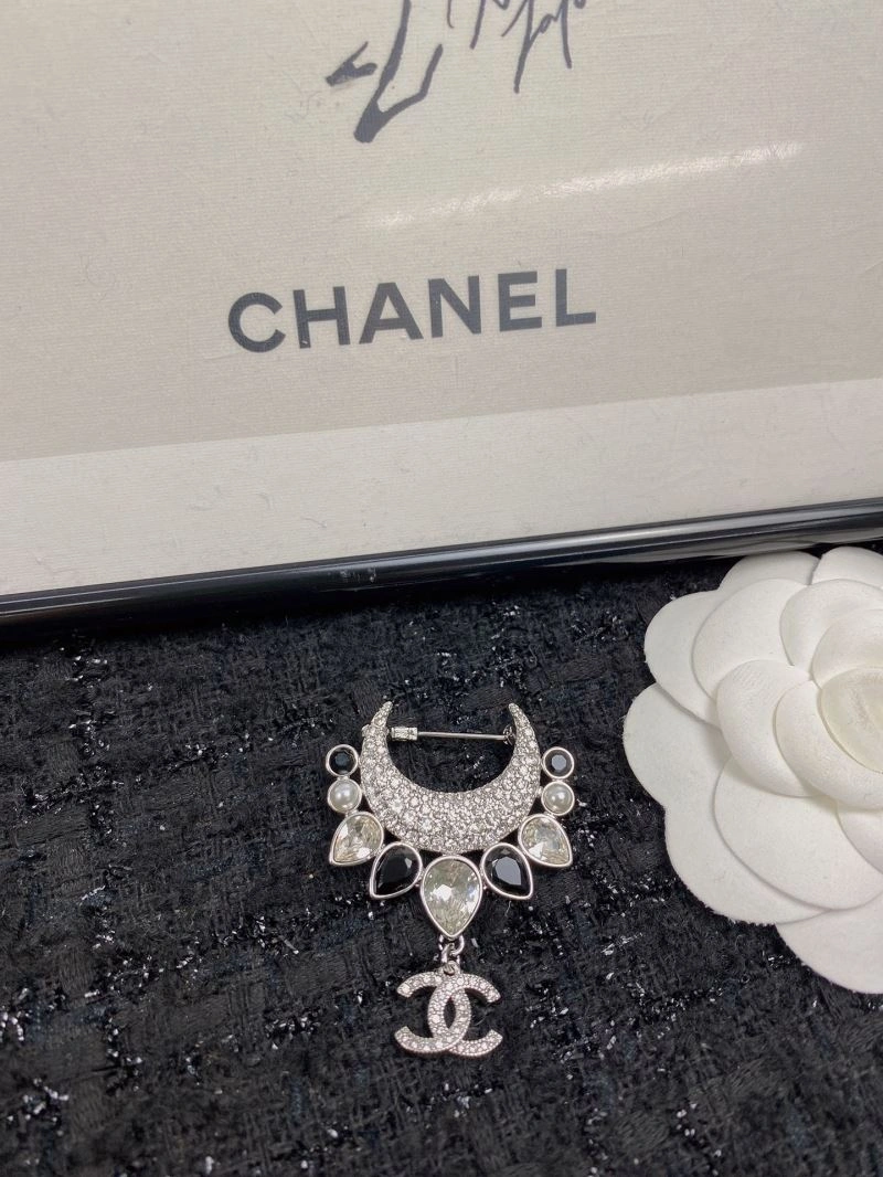 Trendsetting Chanel Brooches 229187
