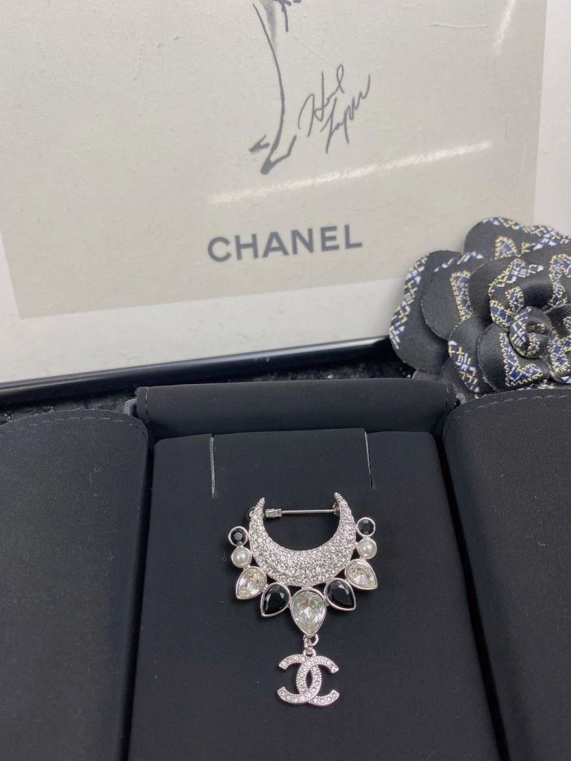 Trendsetting Chanel Brooches 229187