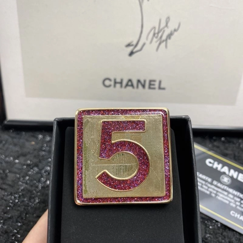 Sustainable Chanel Brooches 229193