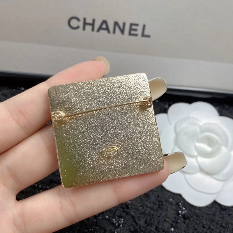Sustainable Chanel Brooches 229193
