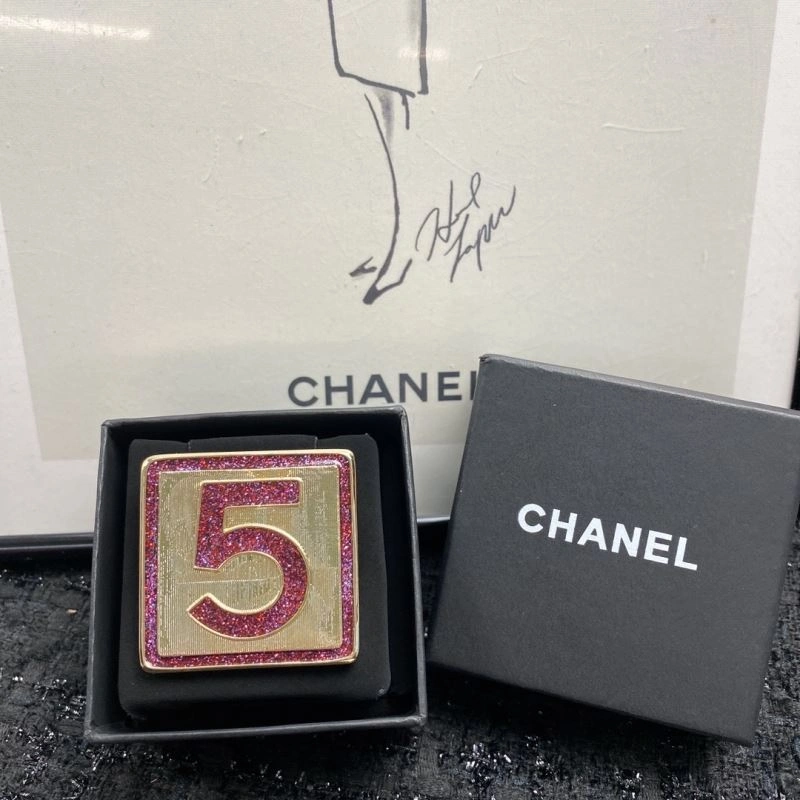 Sustainable Chanel Brooches 229193