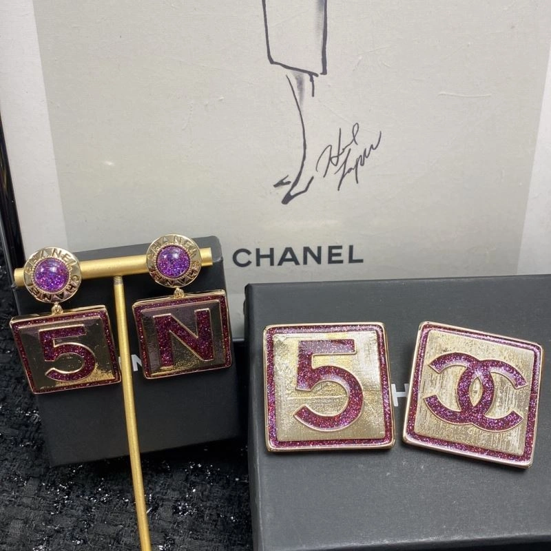 Sustainable Chanel Brooches 229193