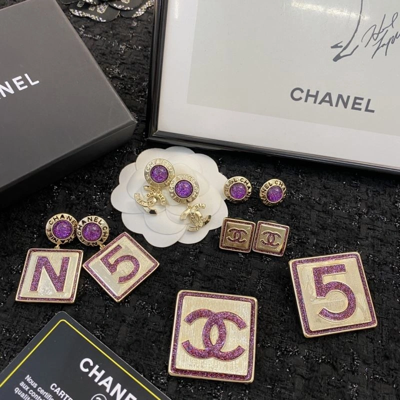 Sustainable Chanel Brooches 229193