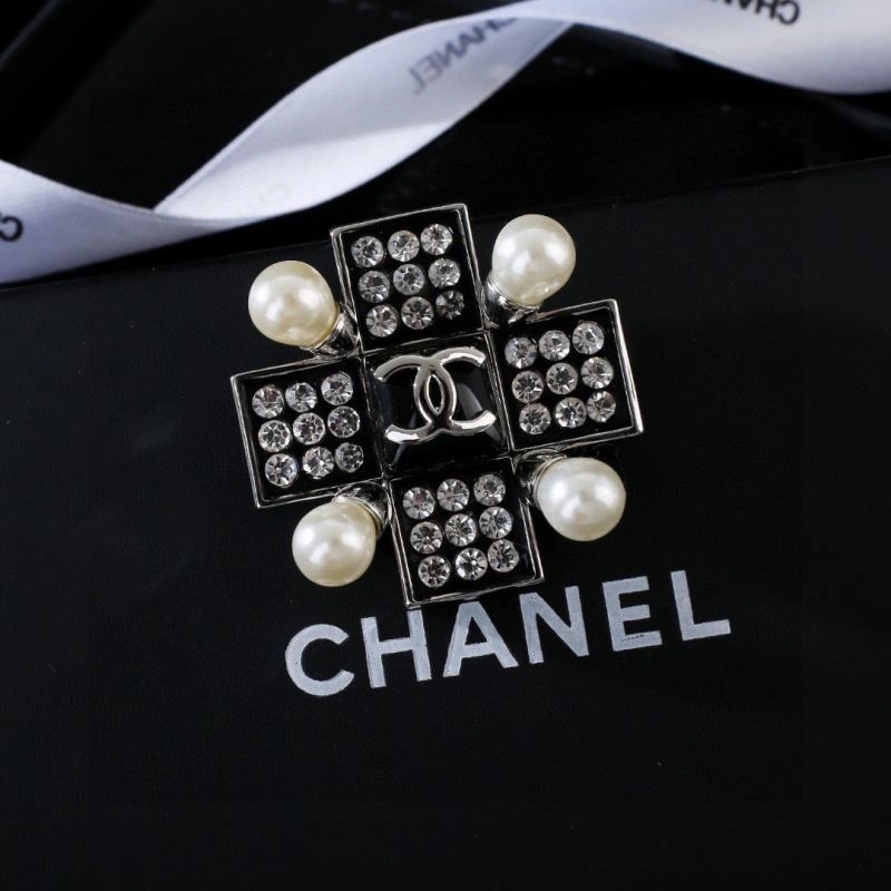 Chanel Brooches Chic 229205