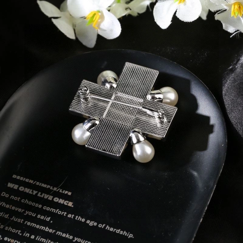 Chanel Brooches Chic 229205