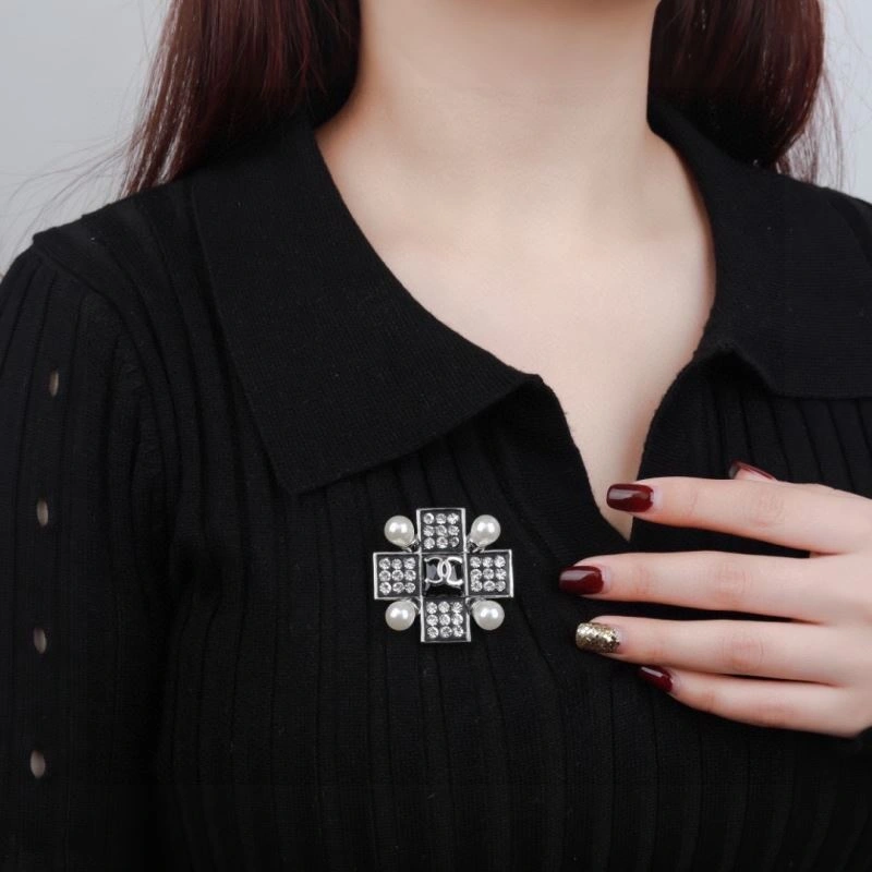 Chanel Brooches Chic 229205