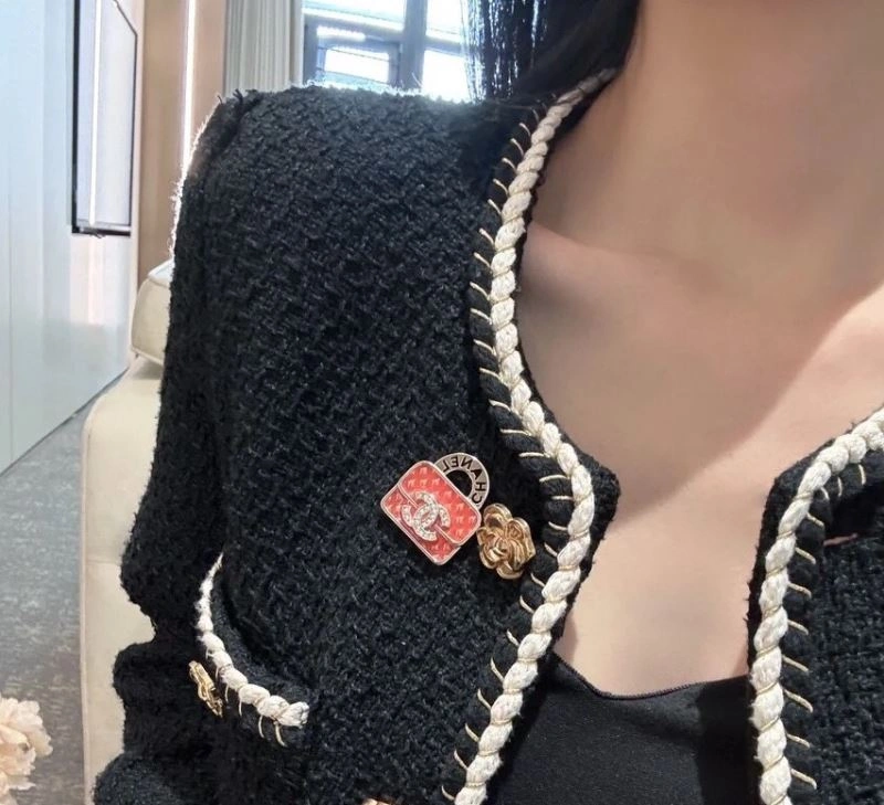Chanel Brooches Neat 229219