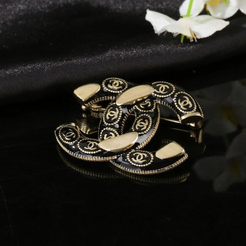 Lightweight Chanel Brooches 229182