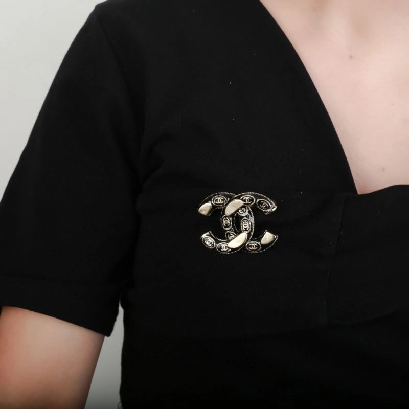 Lightweight Chanel Brooches 229182