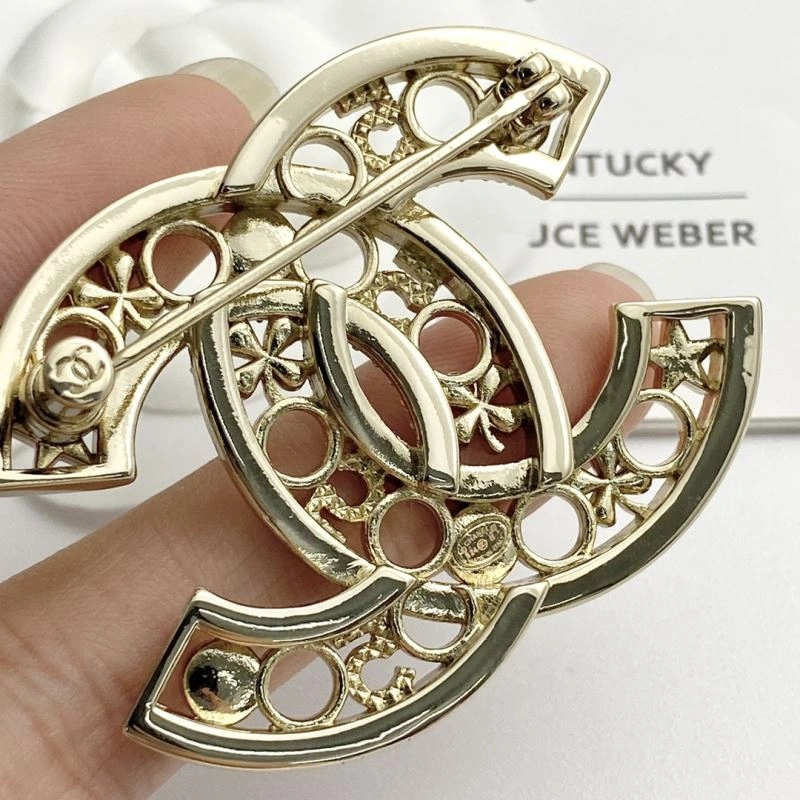 SoftTouch Chanel Brooches 229199