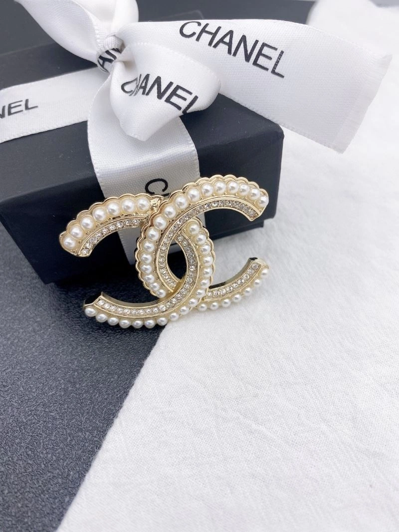 Versatile Chanel Brooches 229170