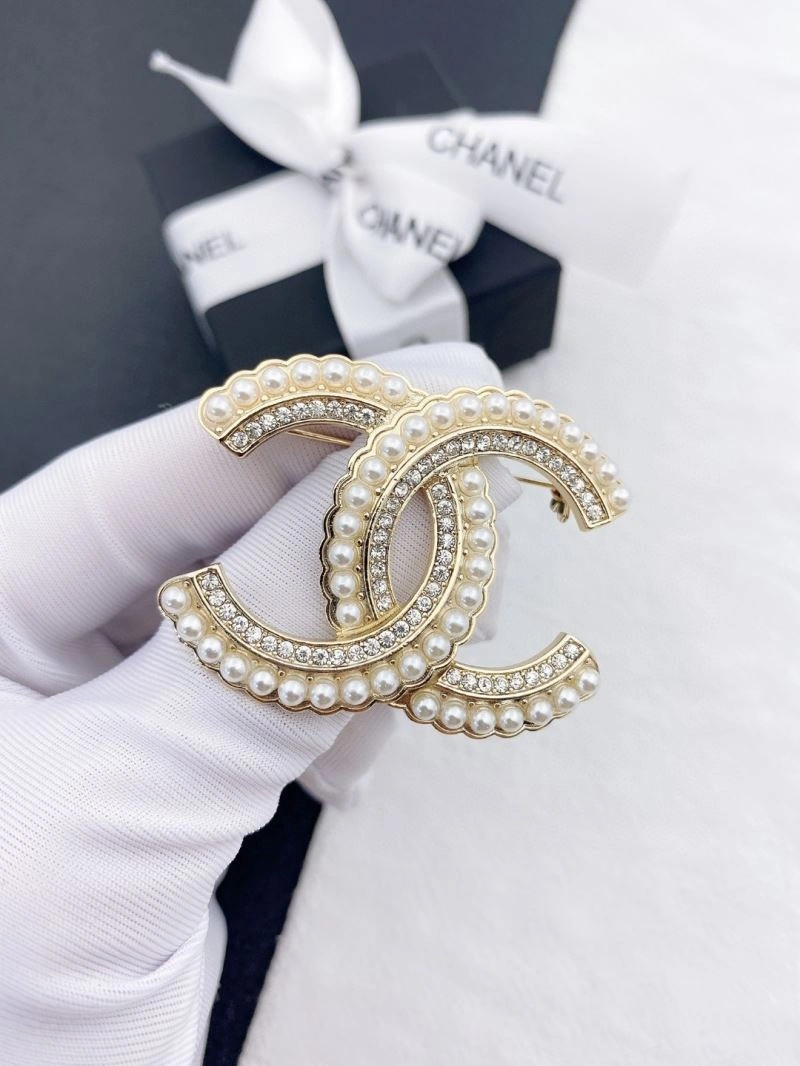 Versatile Chanel Brooches 229170