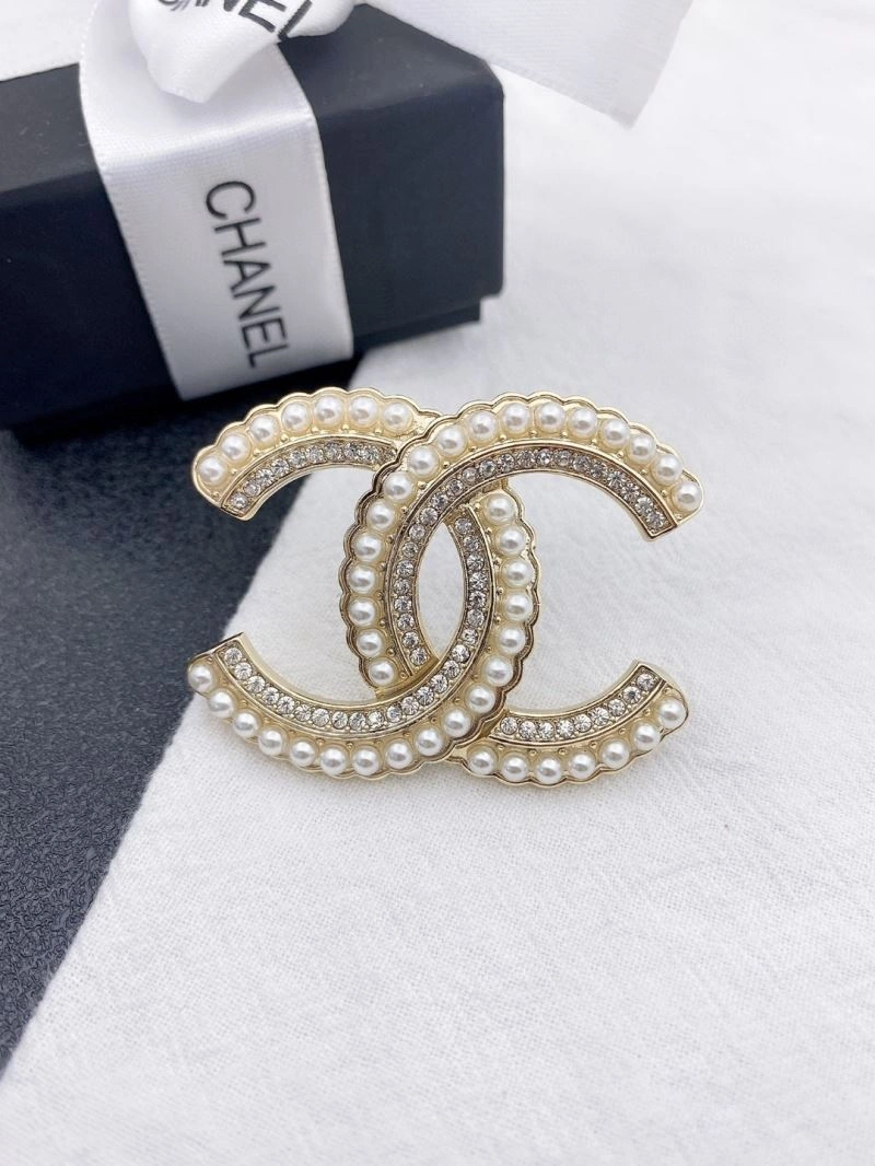 Versatile Chanel Brooches 229170