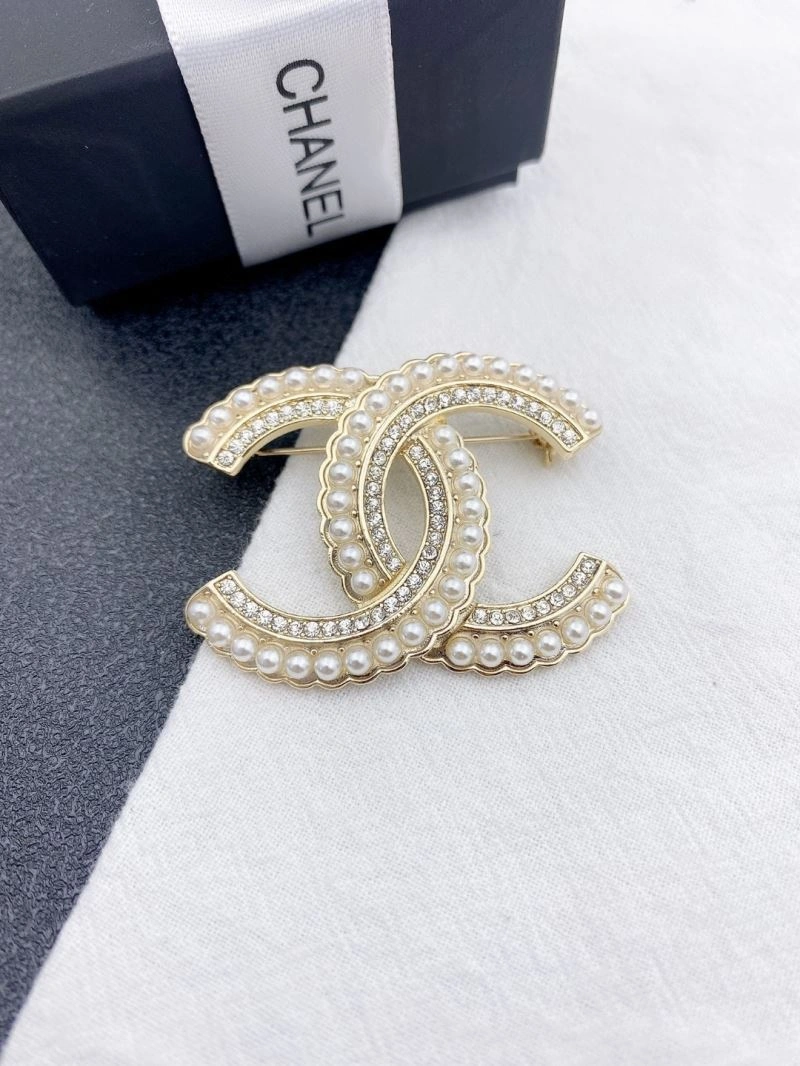 Versatile Chanel Brooches 229170