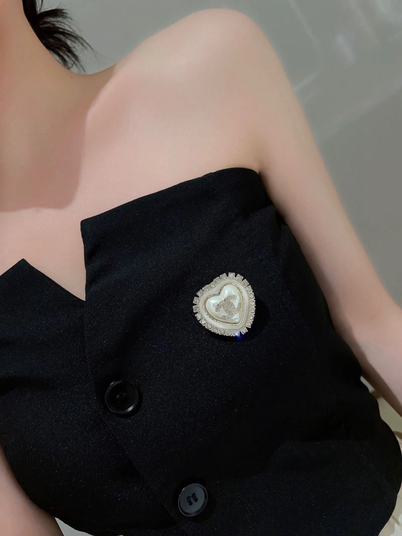 Chanel Brooches Modern 229161