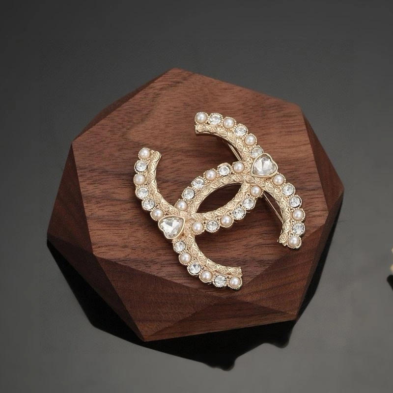 Premium Chanel Brooches 229162