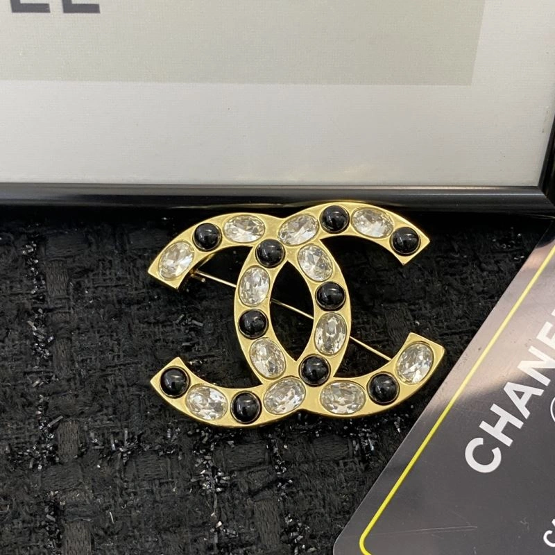 FashionForward Chanel Brooches 229148