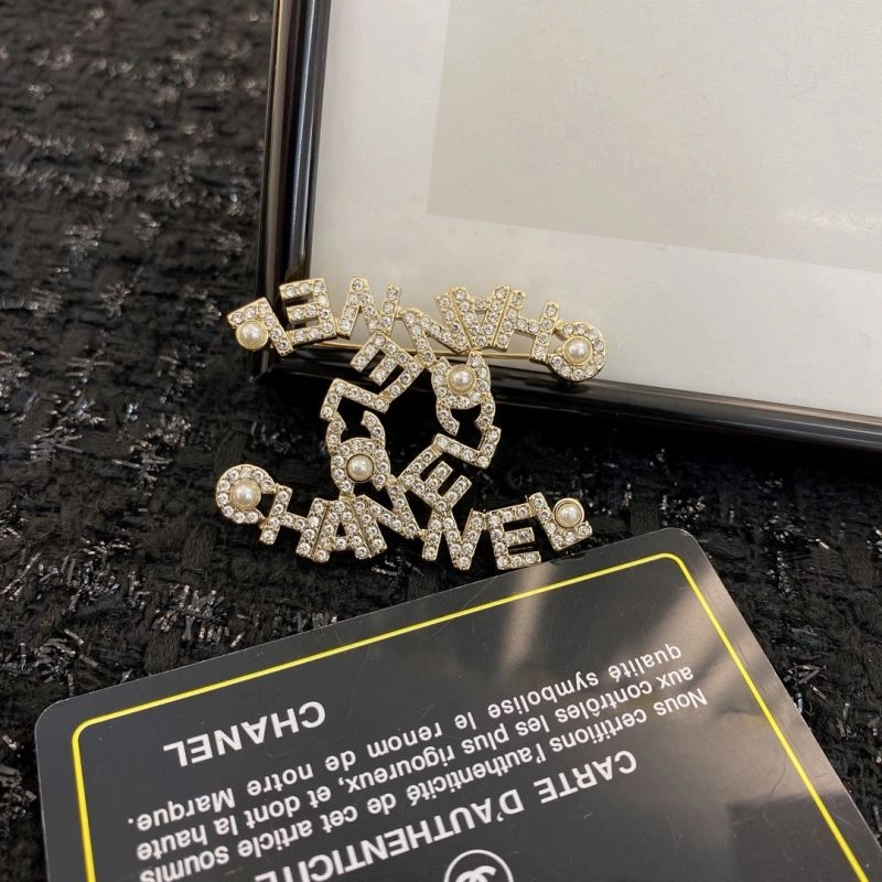 Comfortable Chanel Brooches 229168