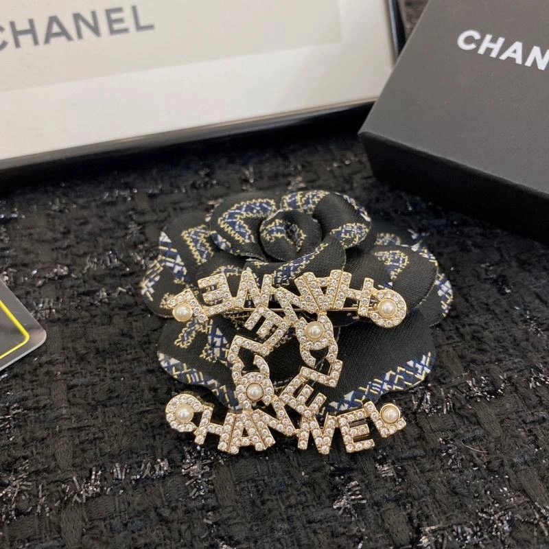 Comfortable Chanel Brooches 229168