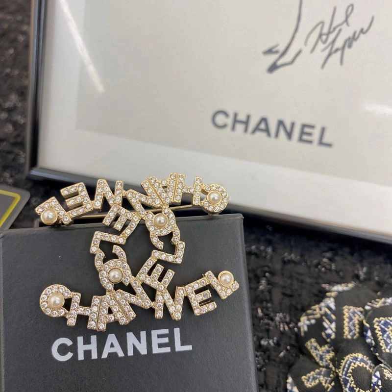 Comfortable Chanel Brooches 229168