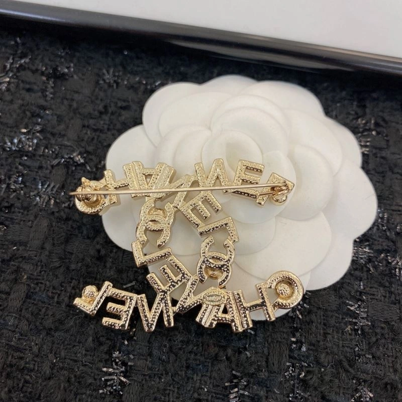 Comfortable Chanel Brooches 229168
