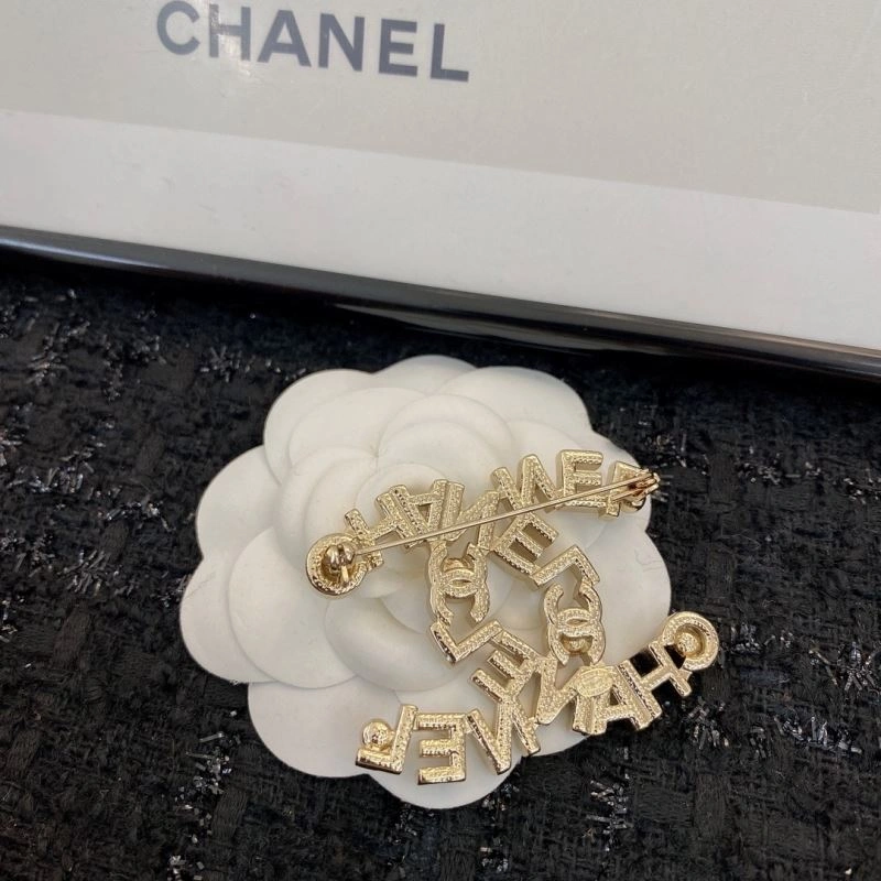 Comfortable Chanel Brooches 229168