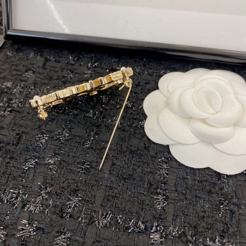 Comfortable Chanel Brooches 229168