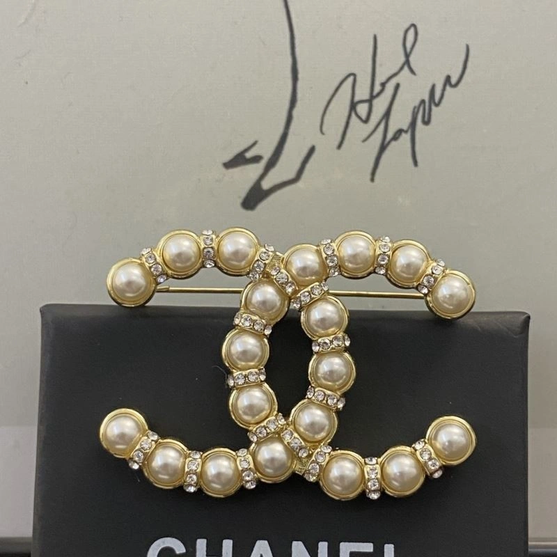 RelaxedFit Chanel Brooches 229145