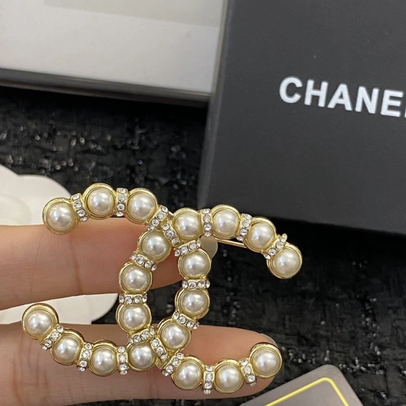 RelaxedFit Chanel Brooches 229145
